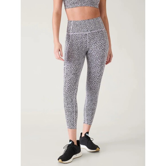 Athleta Pants - Athleta Ultimate Stash High Rise Textured 7/8 Leggings Size Large Athleisure
